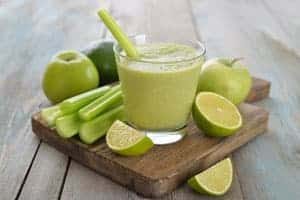 Sellerie-Avocado-Apfel Smoothie